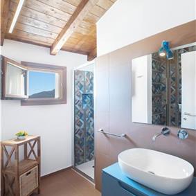 3 bedroom villa with pool near Castellamarre del Golfo, sleeps 5
